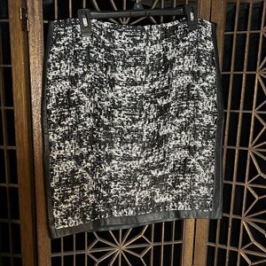 ANN TAYLOR FAUX LEATHER TRIM SKIRT 12